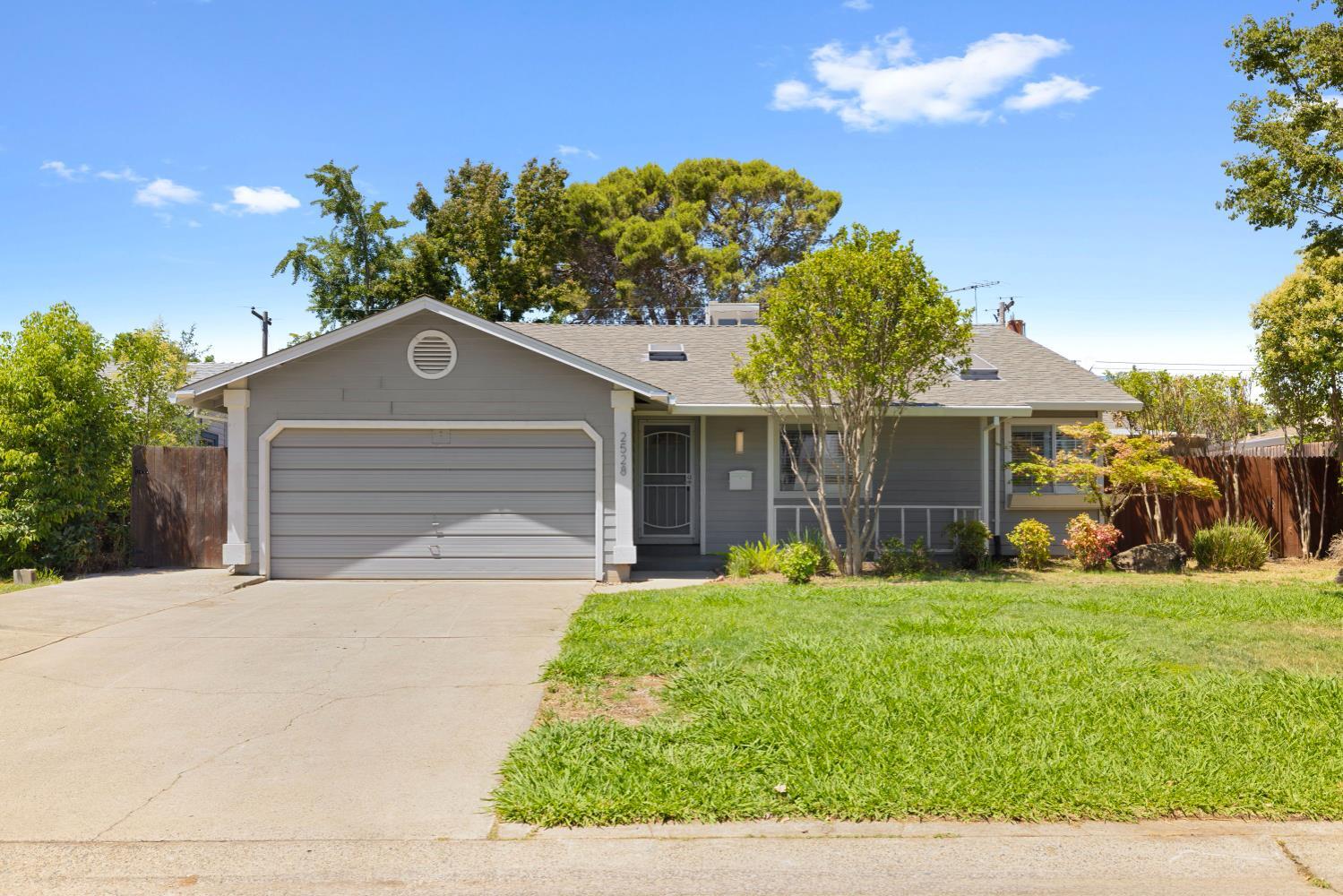 Property Photo: 2528 Cabernet Way CA 95670