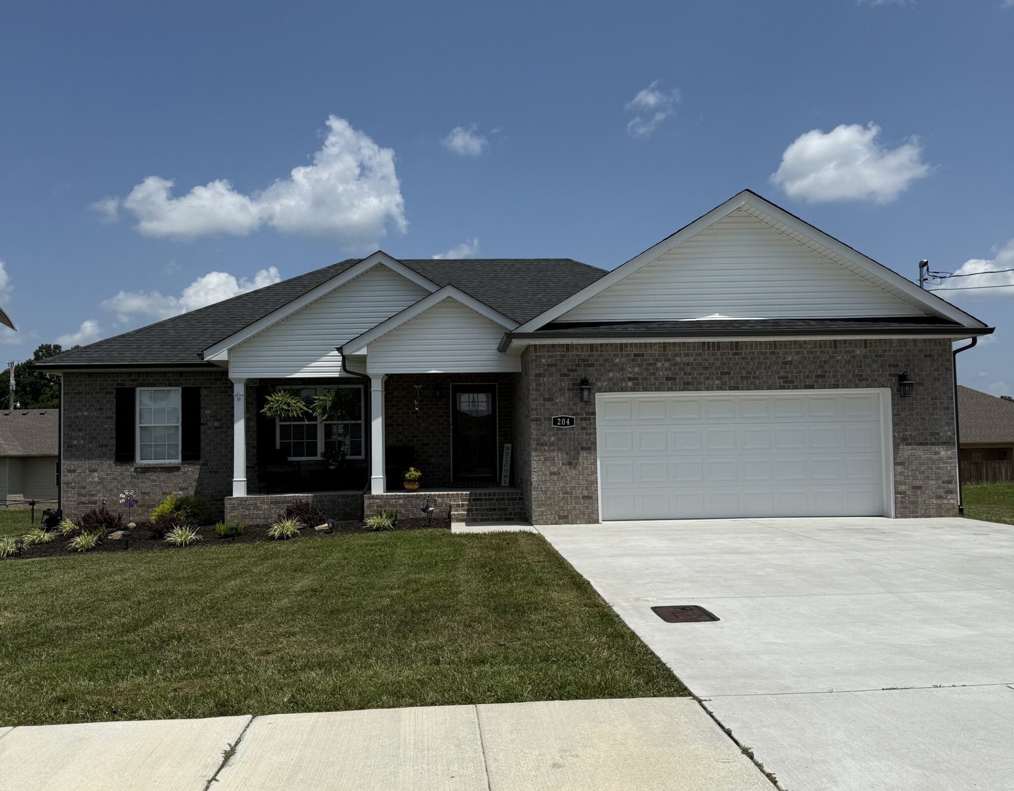 Property Photo: 204 Graham Way TN 37160