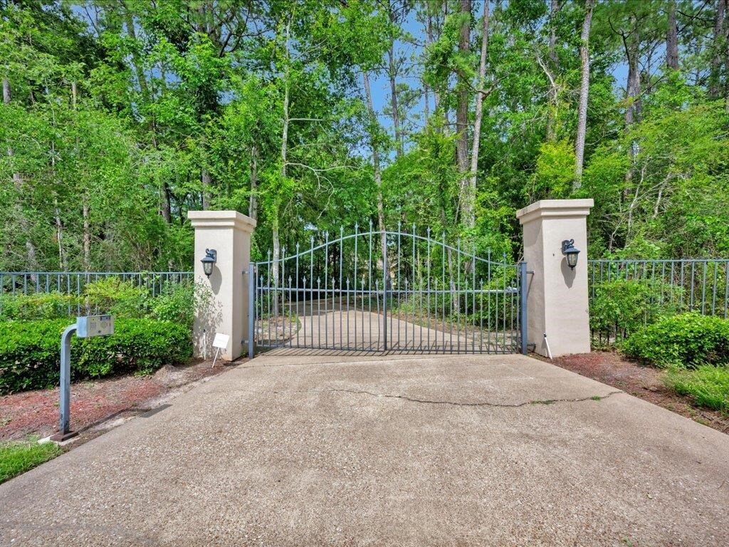 Property Photo: 2102 Brentwood Drive TX 75901