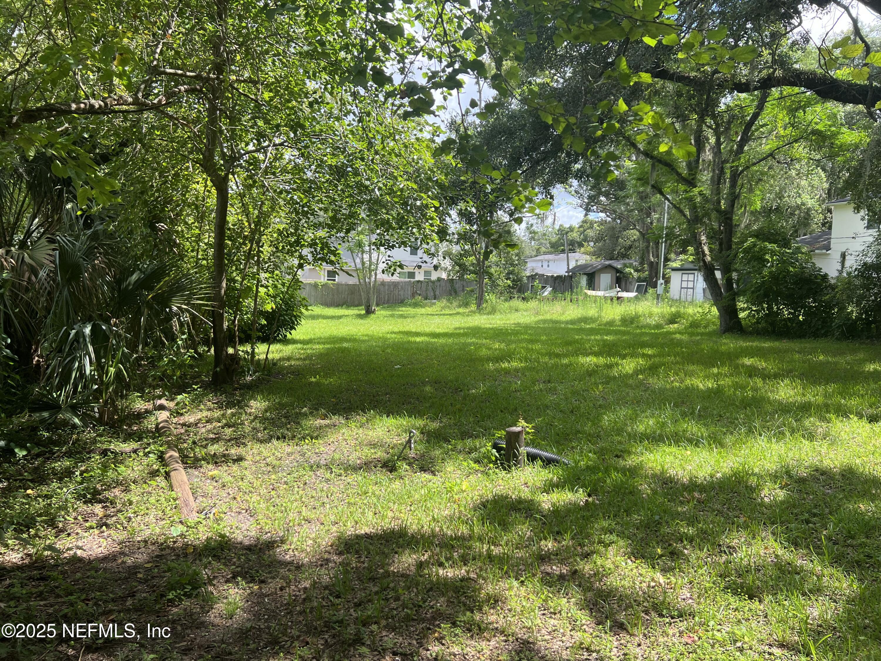 Property Photo: 8725 Alton Avenue FL 32211