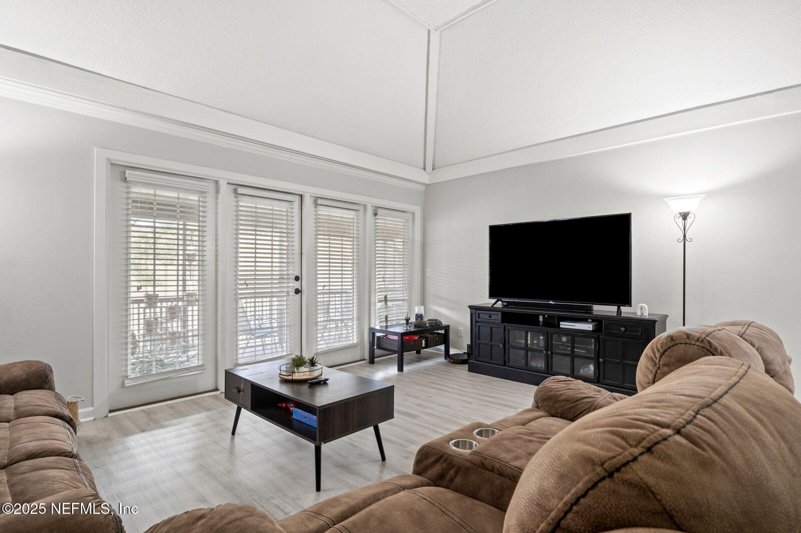 Property Photo: 6528 Valerosa Court 4 FL 32217