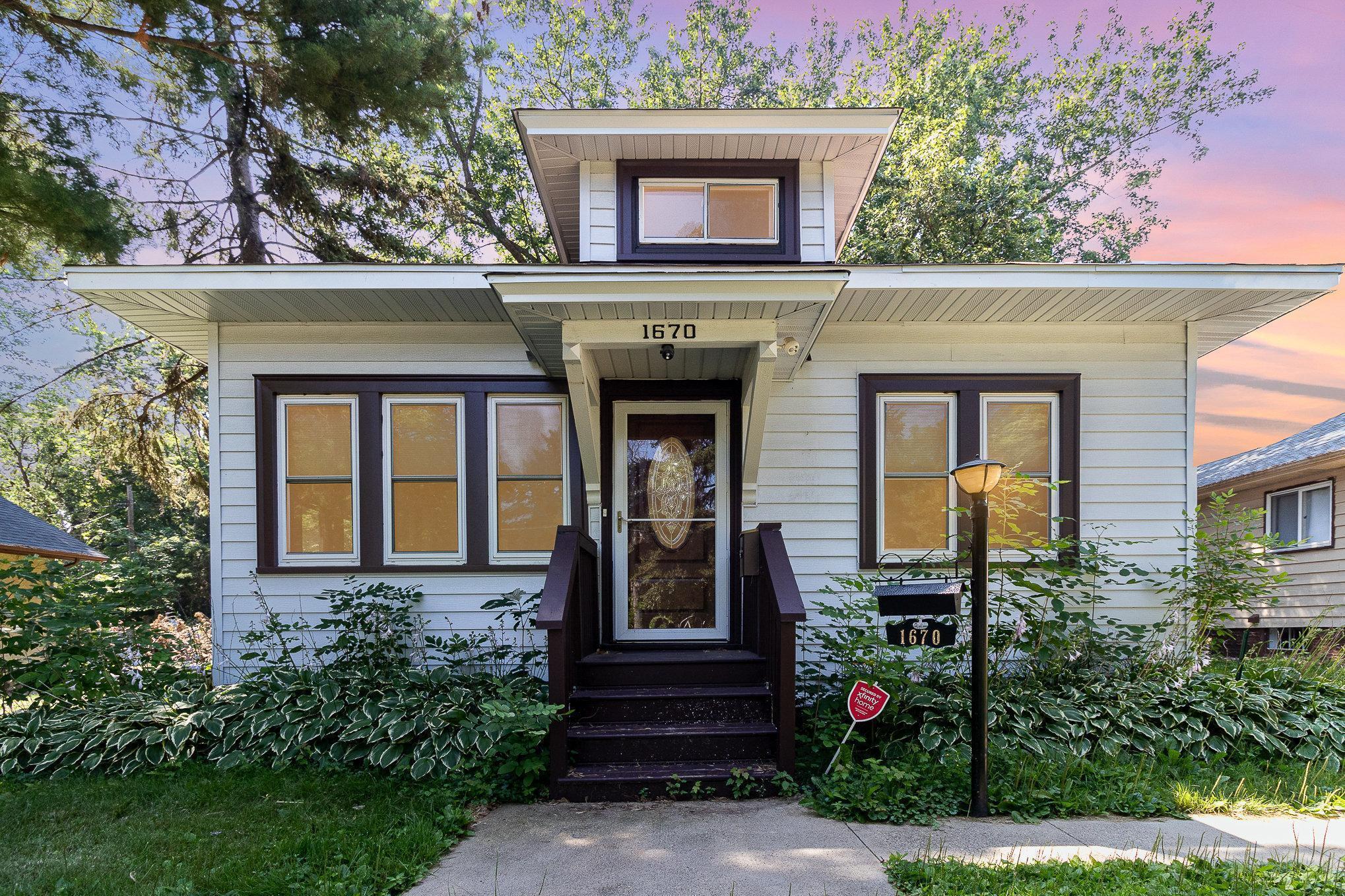 Property Photo: 1670 Maryland Avenue E MN 55106