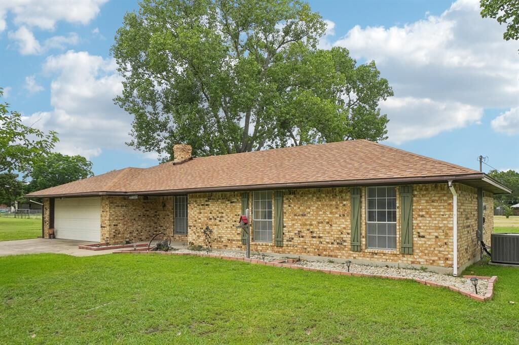 Photo de la propriété:  1301 Azalea Lane  TX 75165