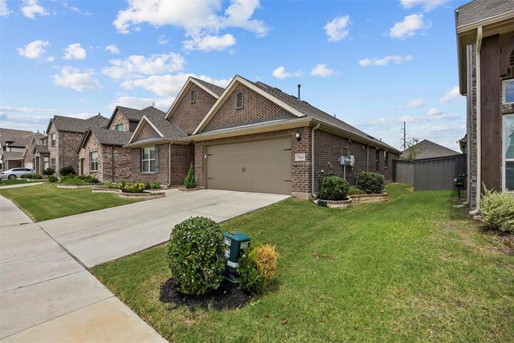 Property Photo:  7161 Red Twig Trail  TX 76084 