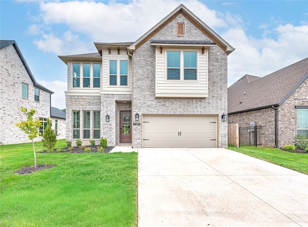 Property Photo:  3005 S 14th Street  AR 72758 