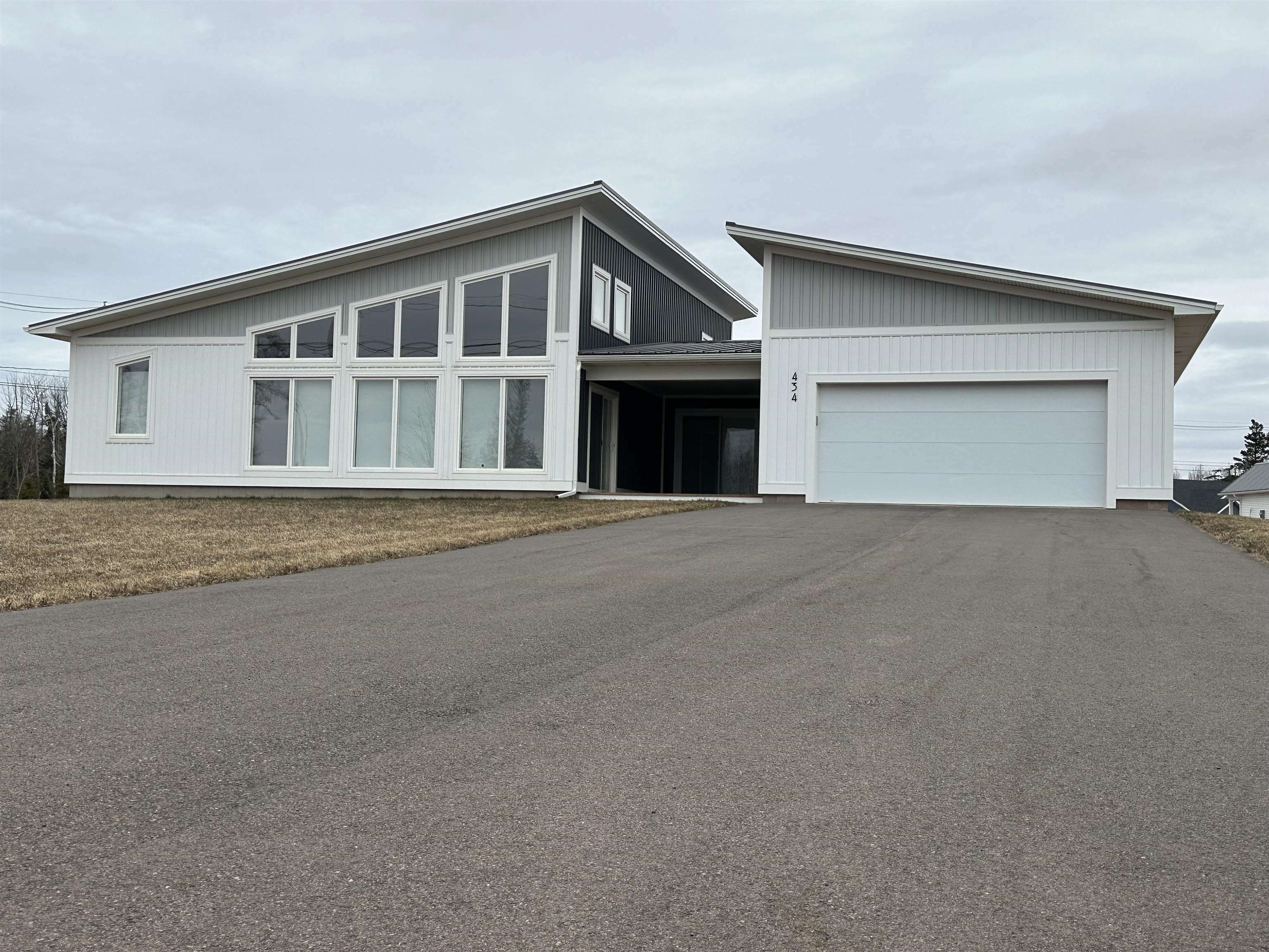 Property Photo: 434 Mackenzie Drive PE C1N 3Z6