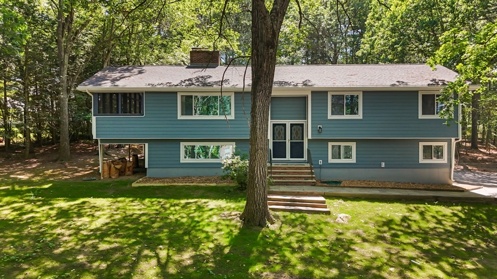 Property Photo:  4 Castle Hill Rd  NH 03087 
