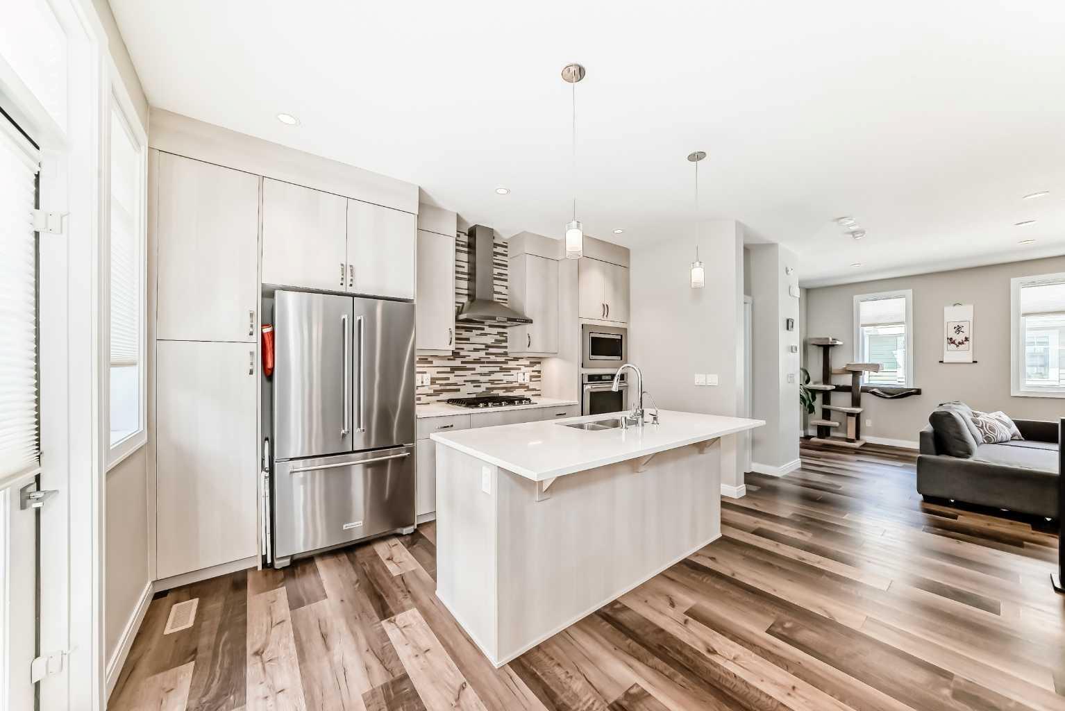 Property Photo: 209 Wentworth Row SW AB T3H 1Y1