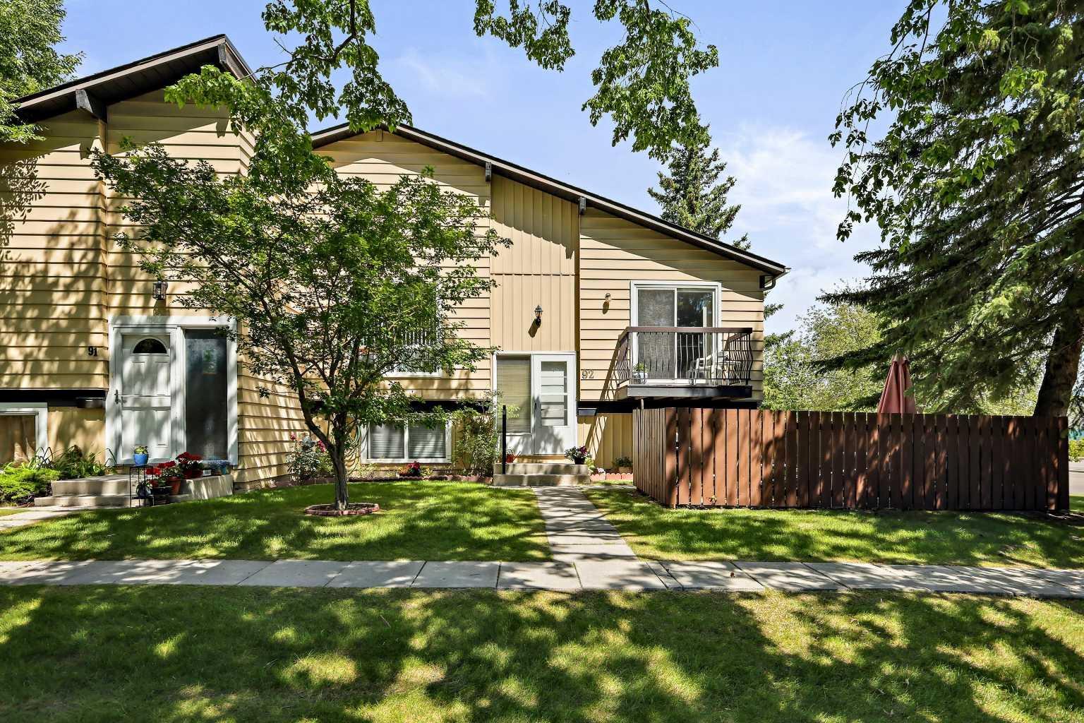 Property Photo: 7205 4 Street NE 92 AB T2K 5S3
