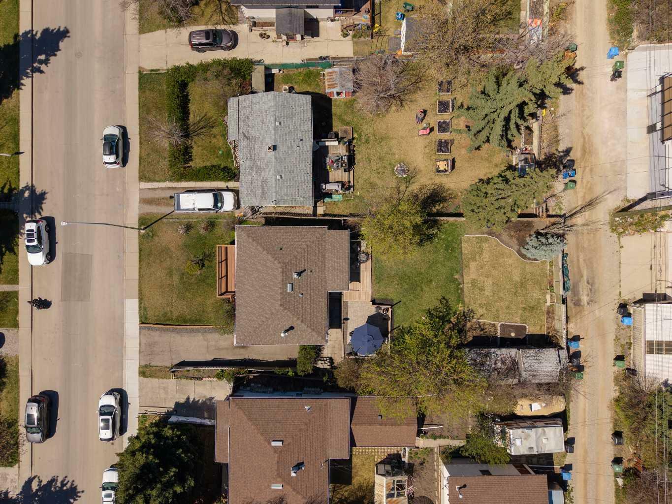 Property Photo: 4616 22 Avenue NW AB T3B 0Y1