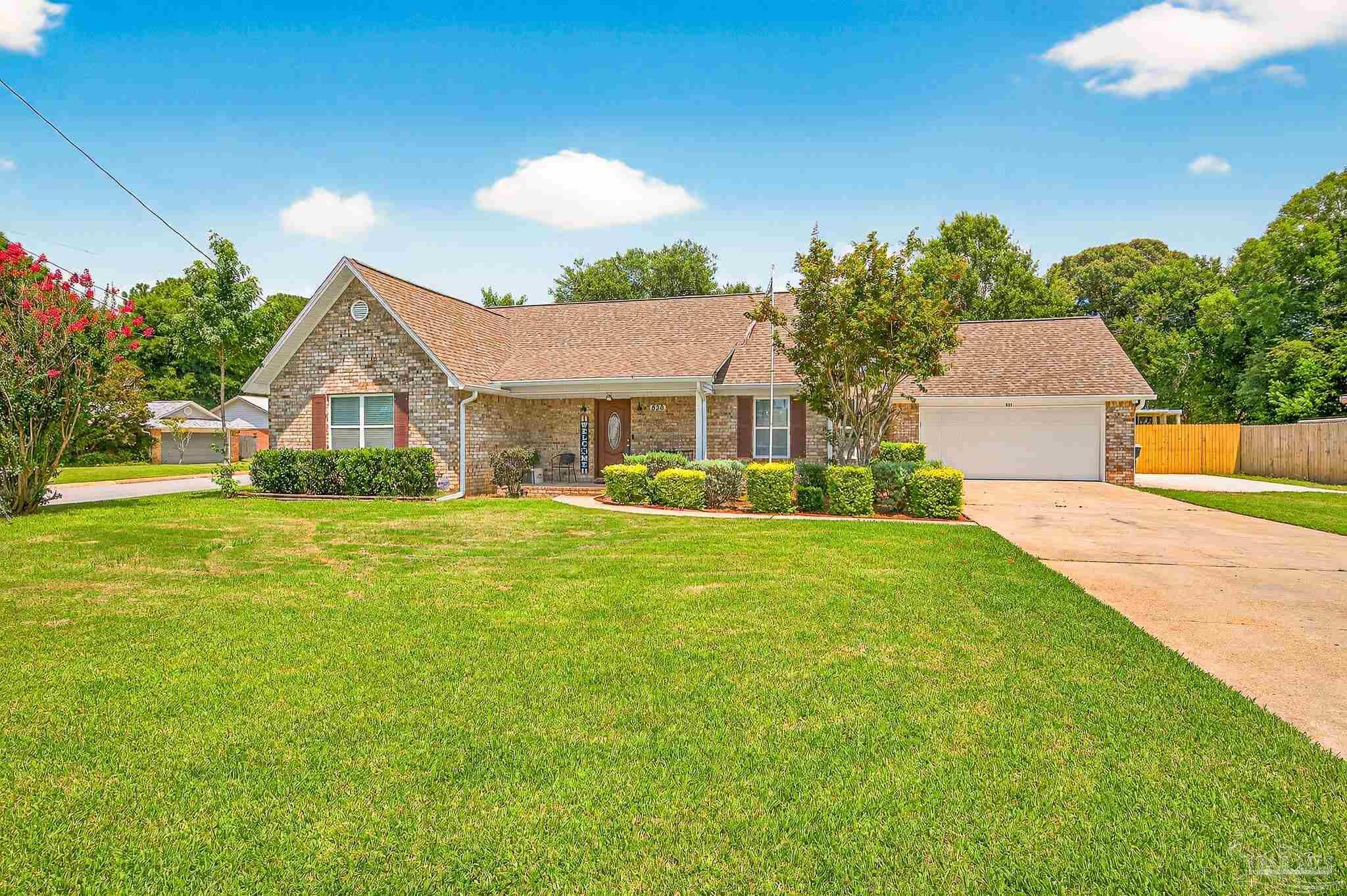 Property Photo: 836 Valley Ridge Cir FL 32514