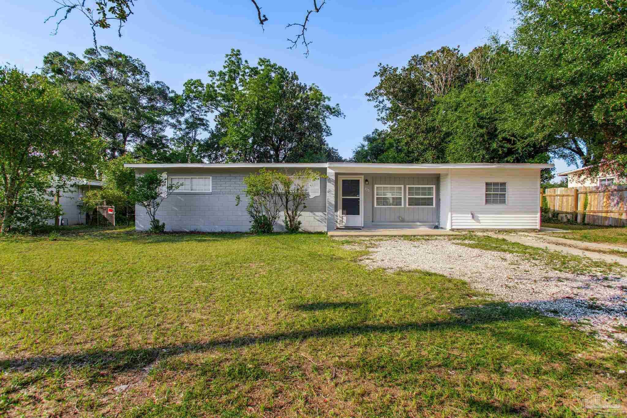 Property Photo: 715 Woodland Dr FL 32503