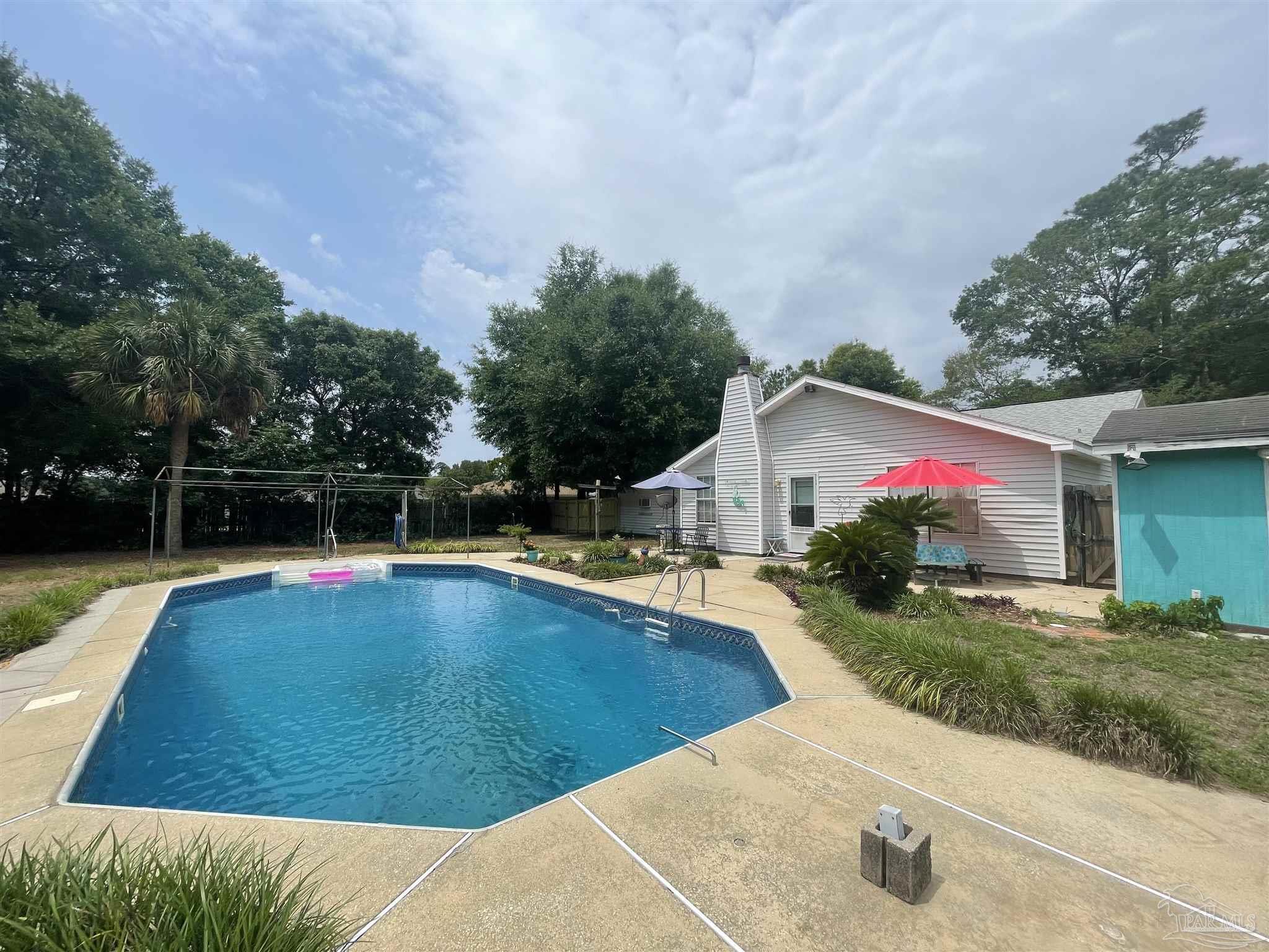Property Photo: 5500 Cox Rd FL 32583