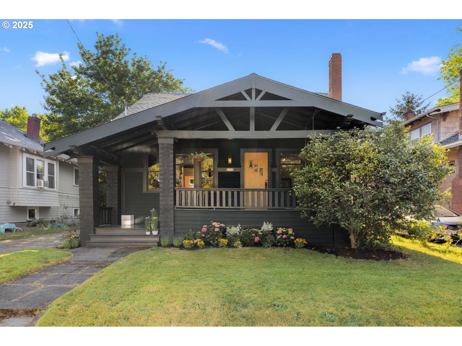Property Photo: 1712 SE 44th Ave OR 97215