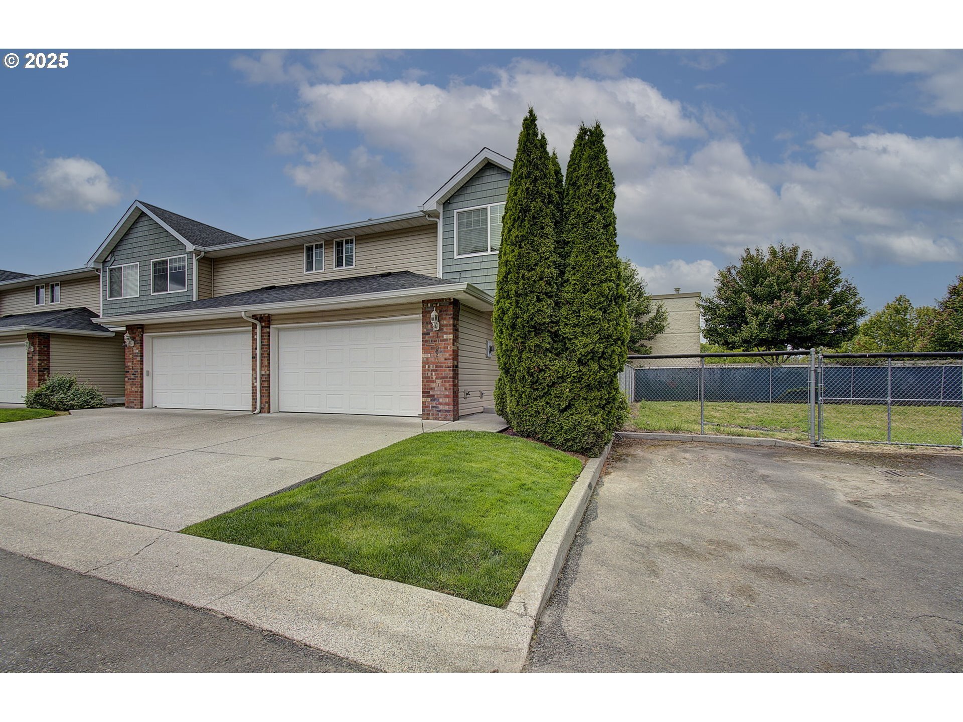 Property Photo: 13926 NE 7th Ct WA 98685