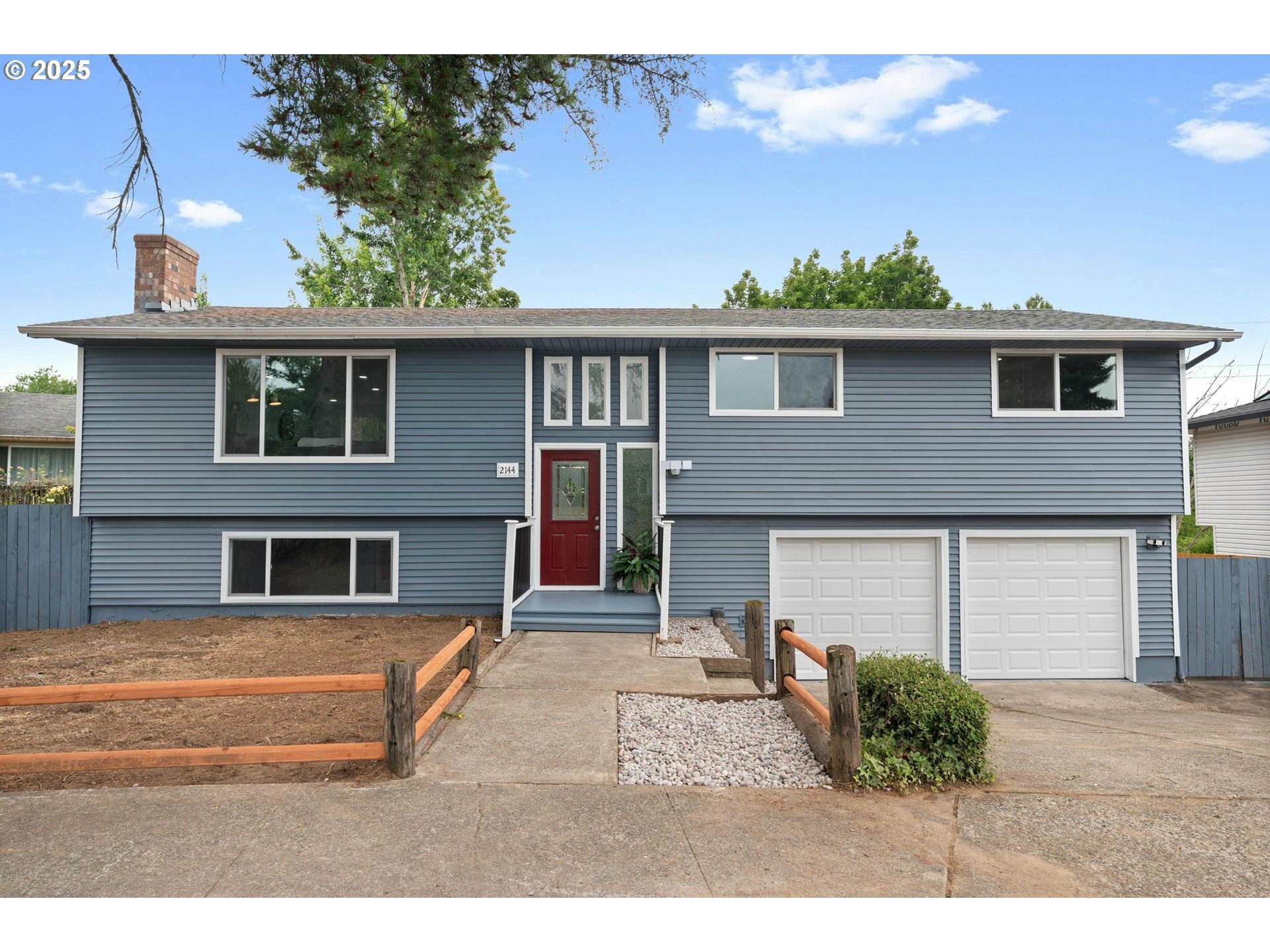 Property Photo: 2144 SW 9th Ct OR 97080