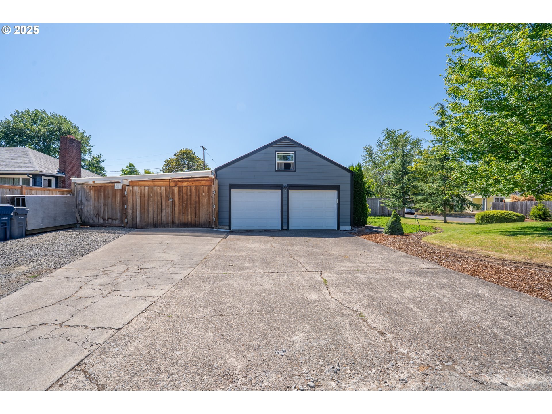 Property Photo: 3410 Bell Ave OR 97402