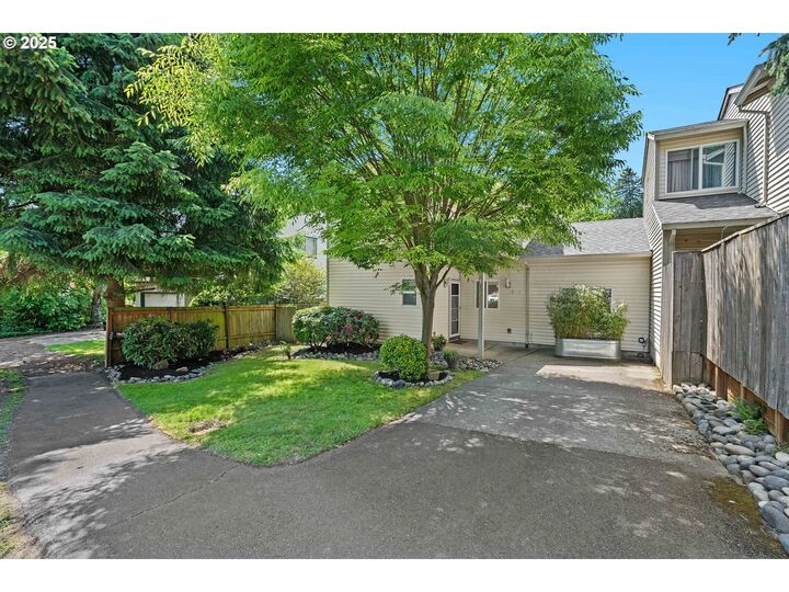 Property Photo: 6309 NE 45th Ave OR 97218