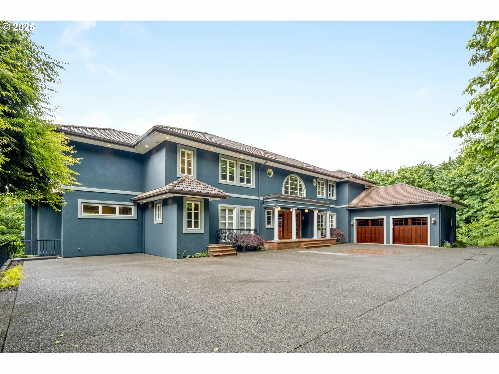 Property Photo: 7910 NW Gales Ridge Ln OR 97229