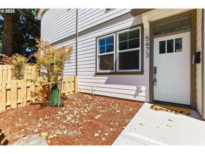 Property Photo: 5473 N Fessenden St OR 97203