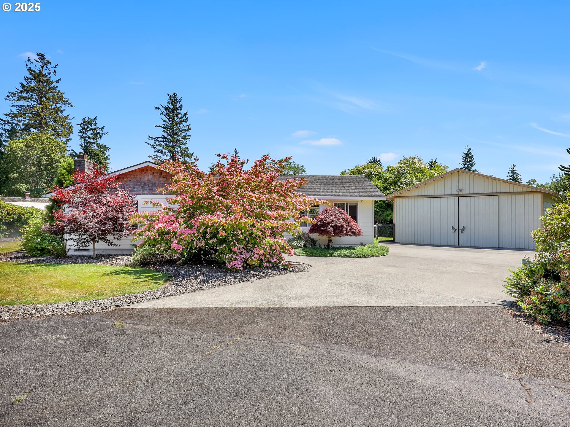 Property Photo: 40116 Riverview Ter OR 97103
