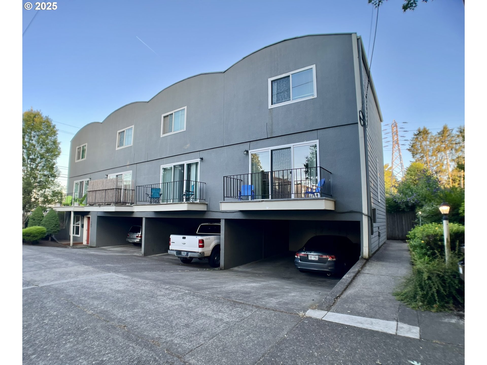 Property Photo: 8805 SE 17th Ave OR 97202