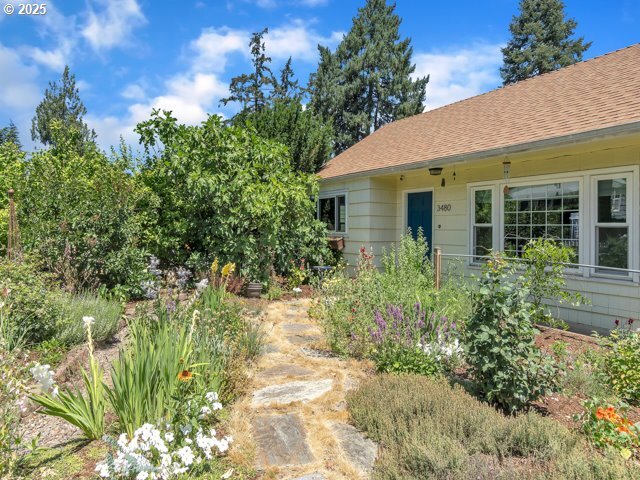 Property Photo:  3480 Neef Ave  OR 97302 