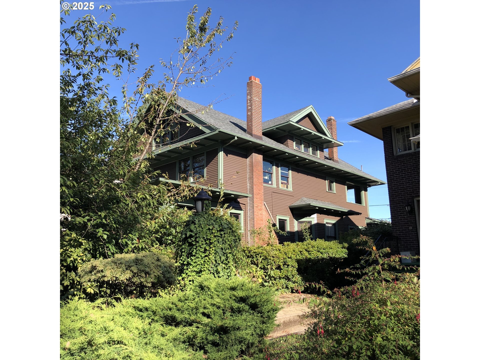 Property Photo:  2112 SE Elliott Ave  OR 97214 