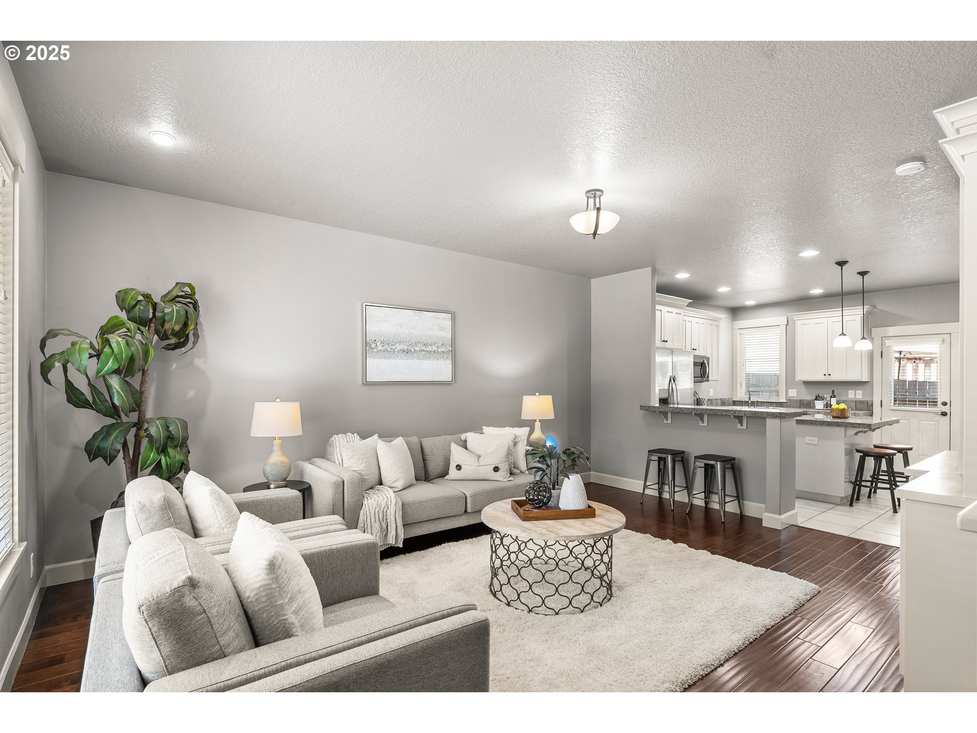Property Photo: 5227 SE Bandon Ln OR 97267