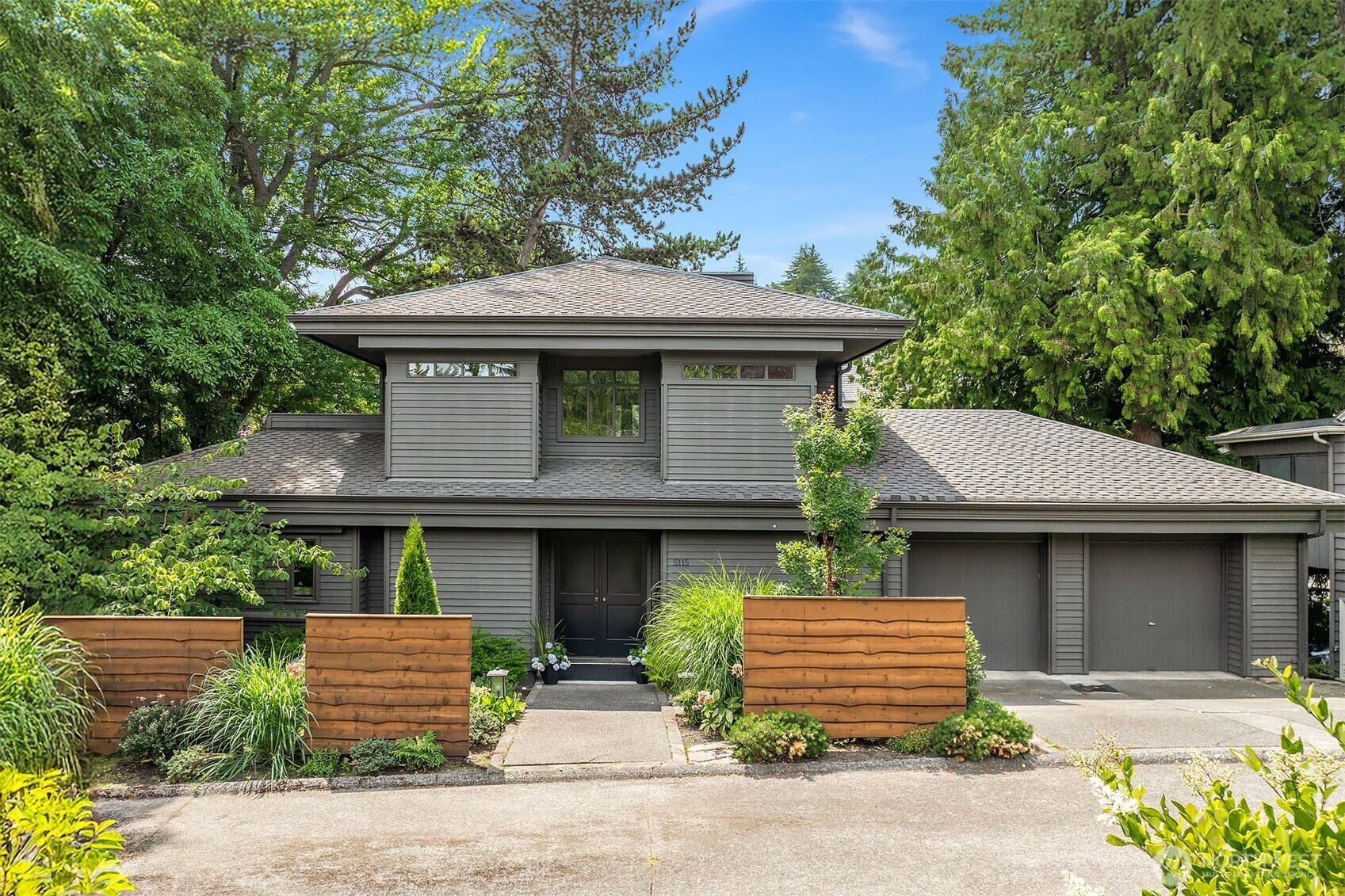 Property Photo: 5115 NE Latimer Place WA 98105
