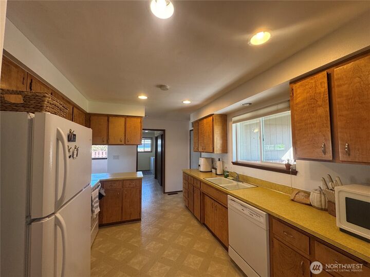 Property Photo:  103  Crest Drive  WA 98823 