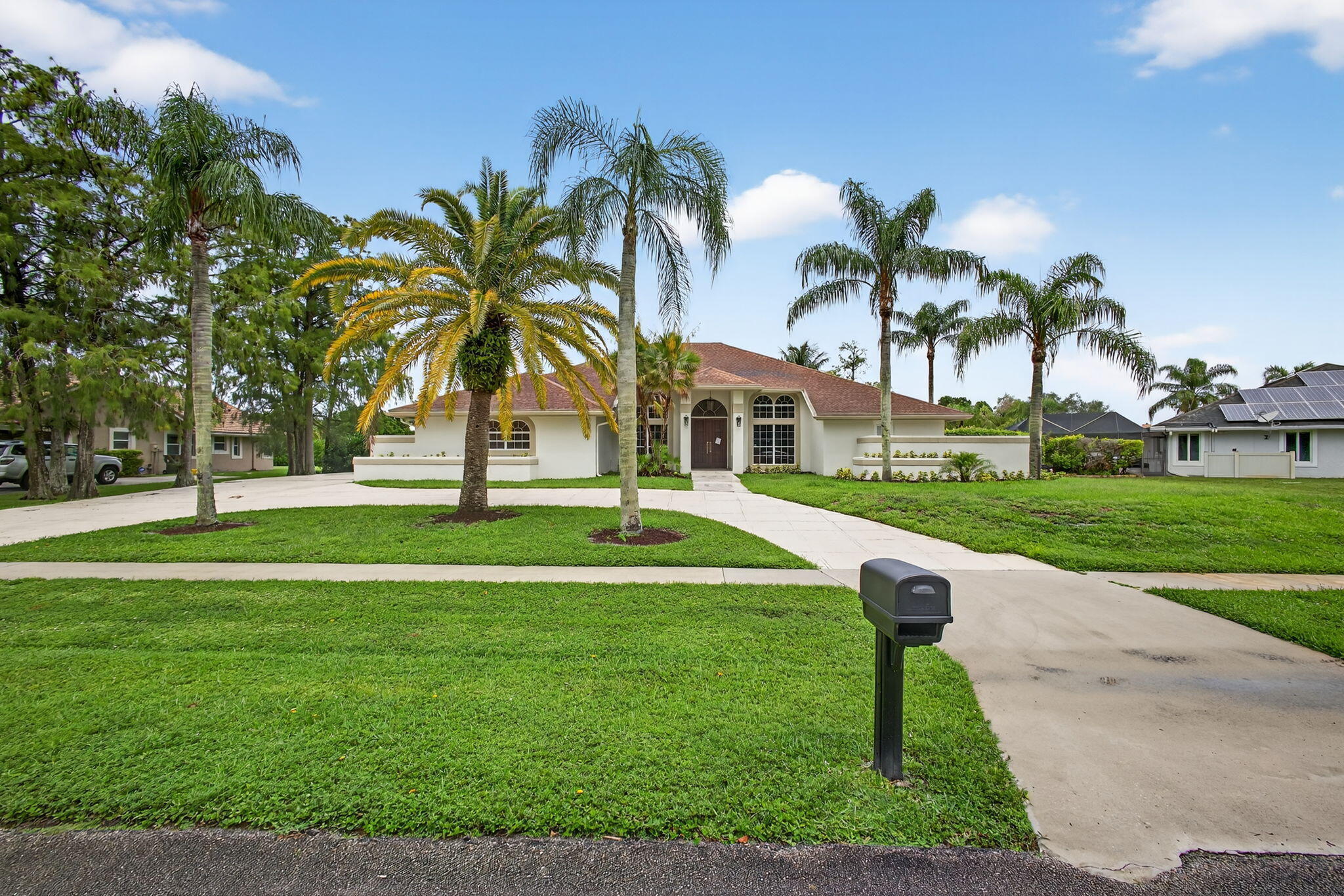 Property Photo: 1295 Longlea Terrace FL 33414
