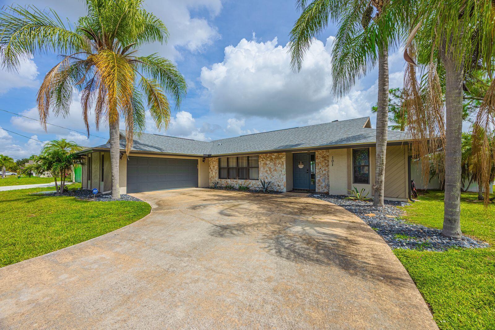 Property Photo:  101 SW Chapman Avenue  FL 34984 