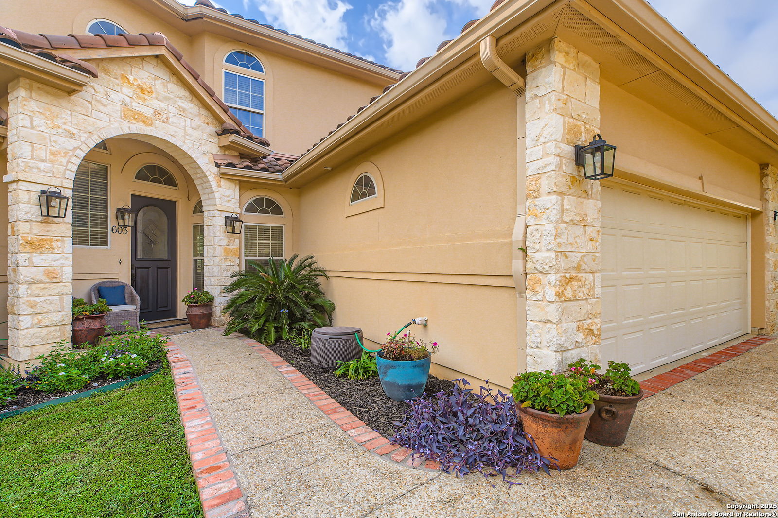 Property Photo: 603 Hillsong TX 78258