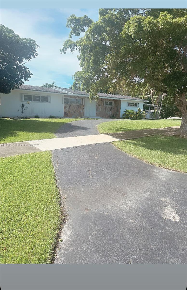 Property Photo: 9260 SW 176th St FL 33157