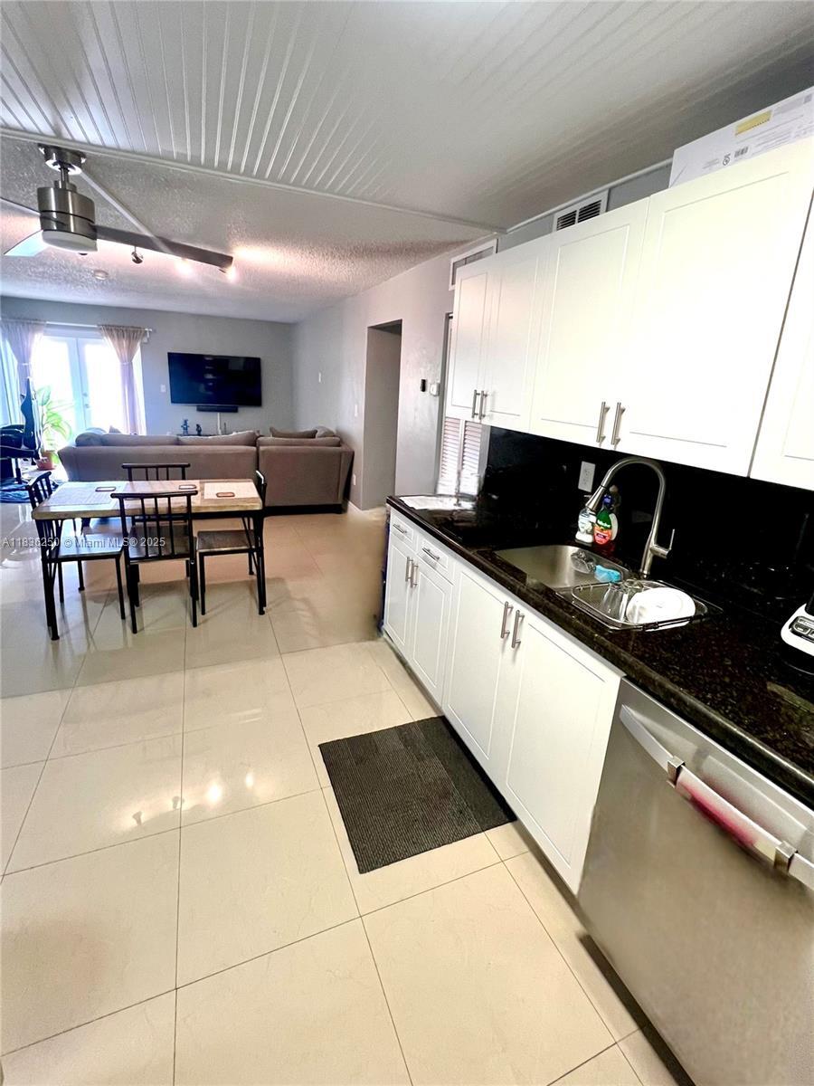 Property Photo: 1810 W 56th St 3317 FL 33012