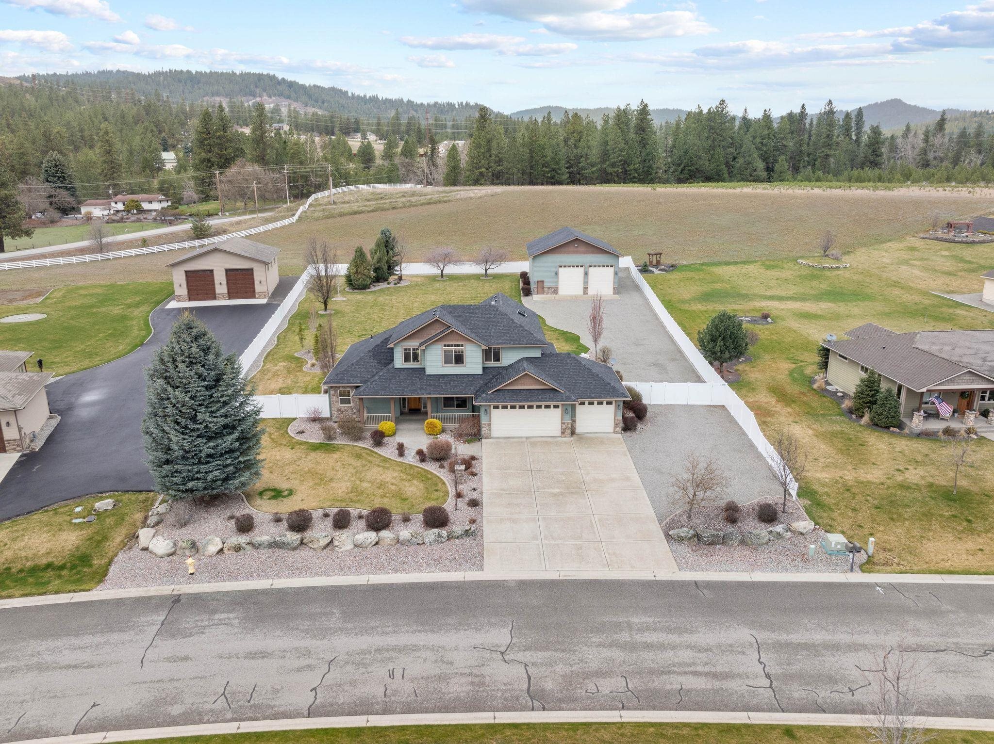 Property Photo: 20303 E Happy Trails Ln WA 99027