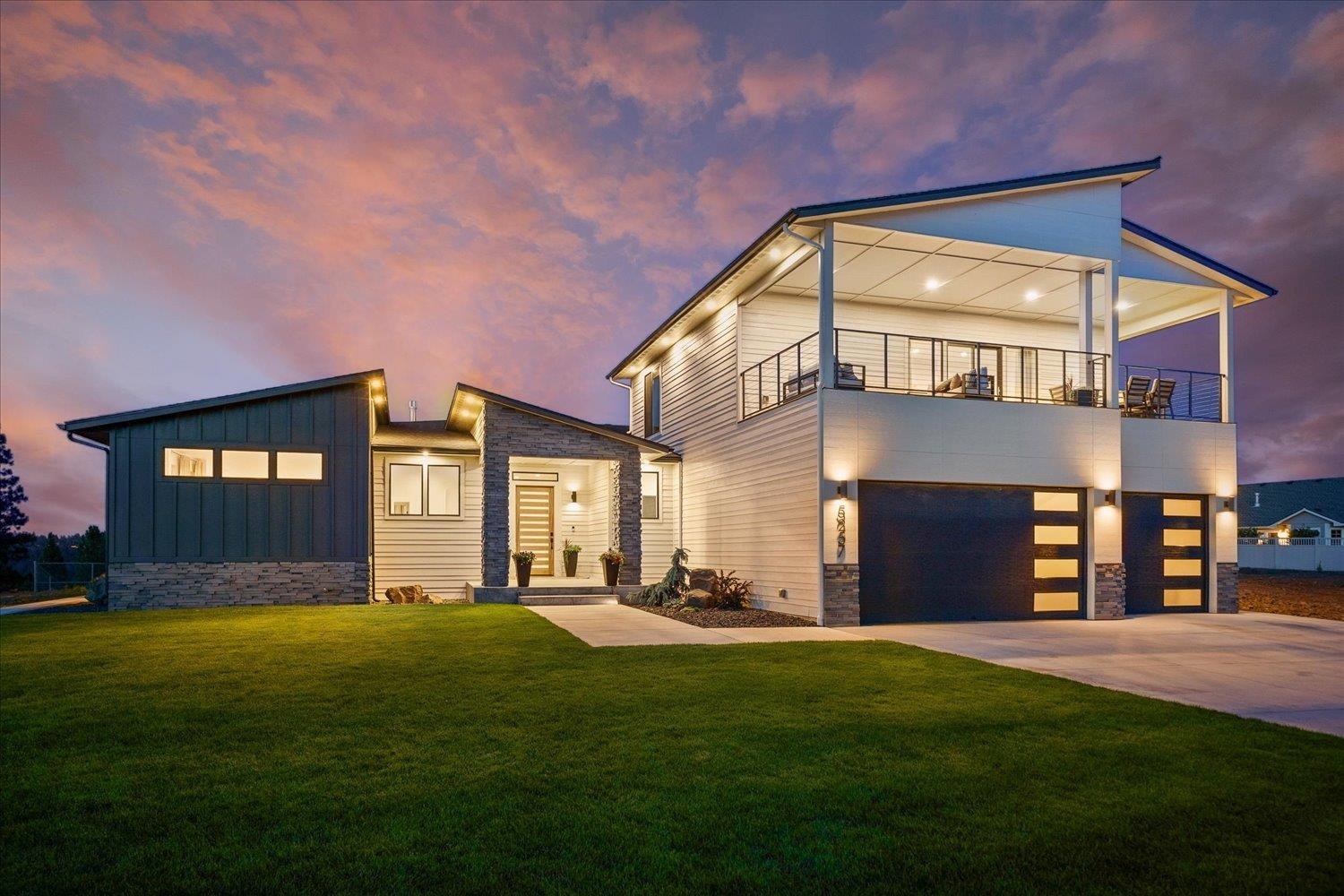 Property Photo: 5257 S Falcon Point Ct WA 99224
