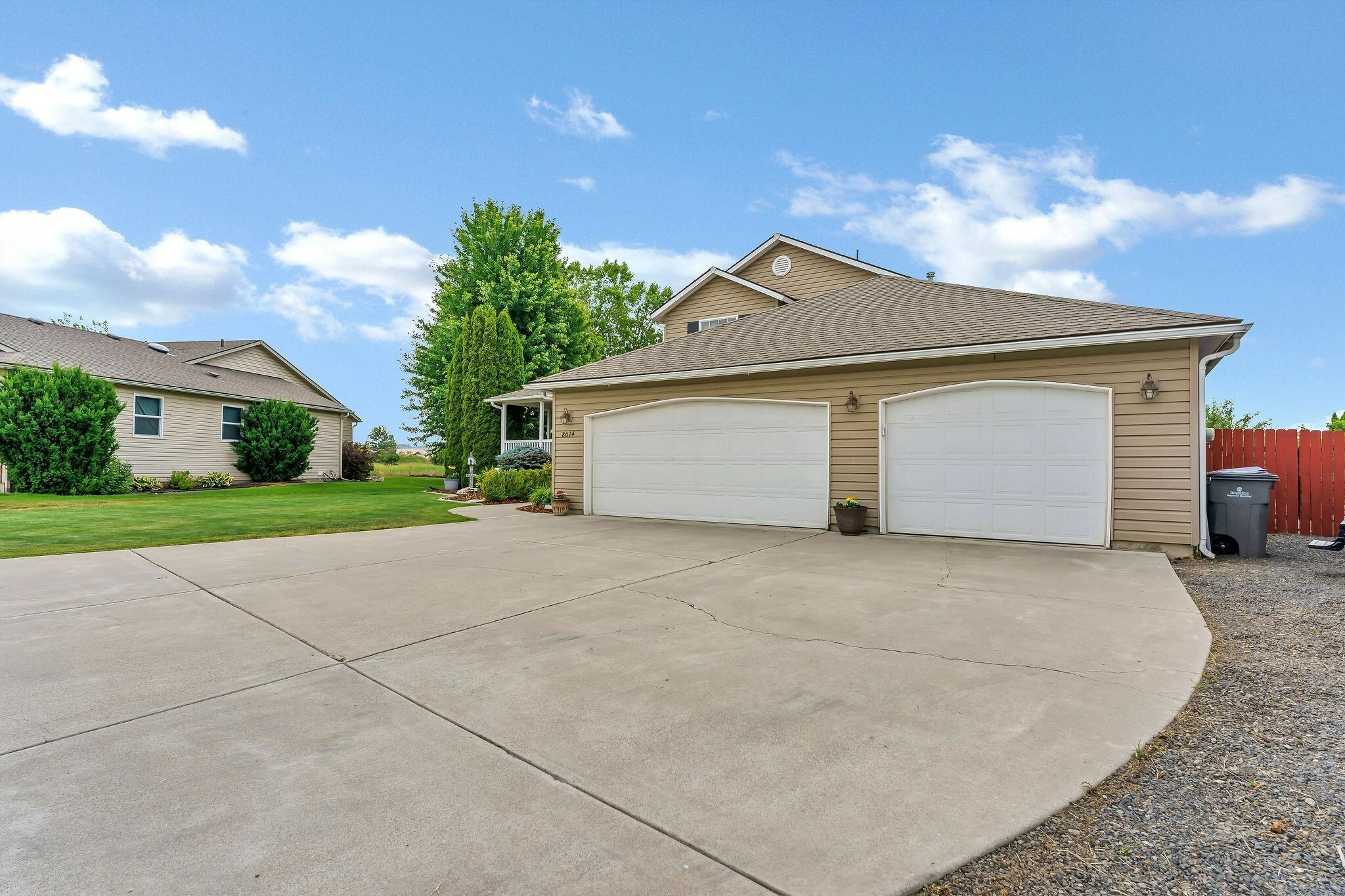 Property Photo: 8014 S Blackberry St WA 99004