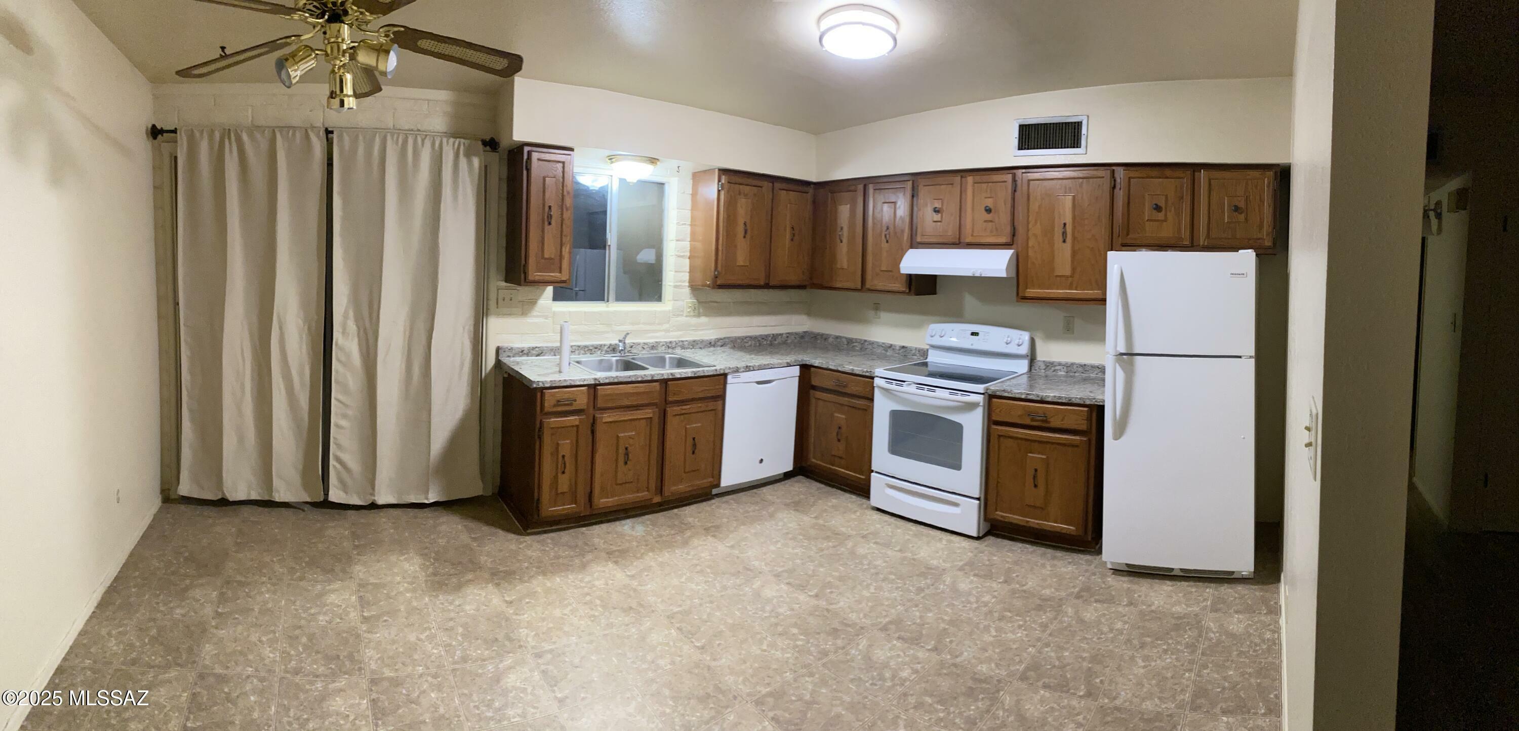 Property Photo:  3028-3032 E Presidio Road  AZ 85716 