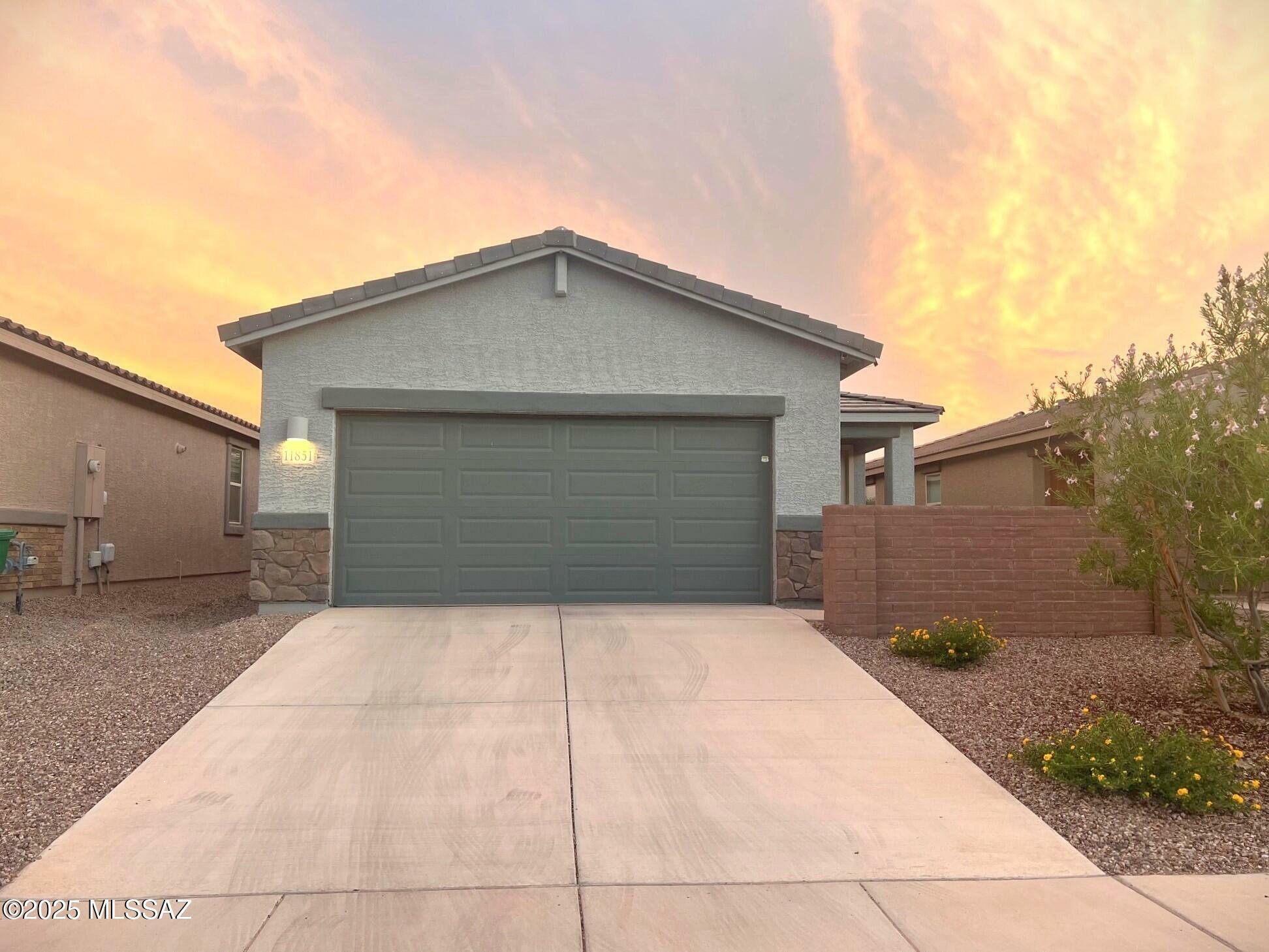 Property Photo: 11851 W Rancho Drive AZ 85653