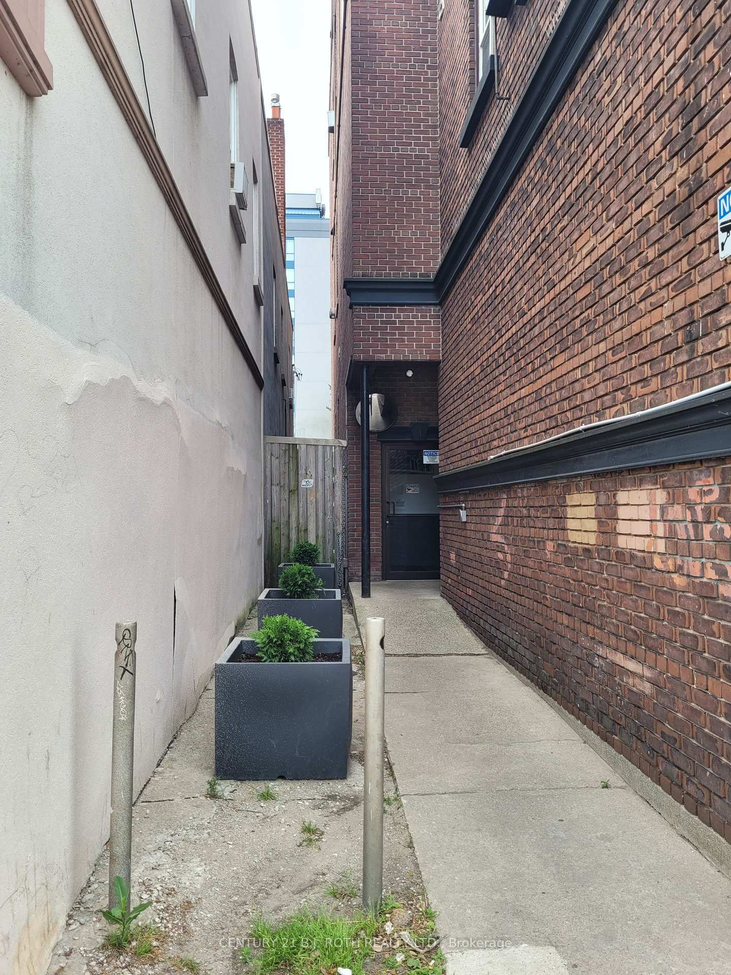 Property Photo: 19 Dunlop Street W 201 ON L4N 1A1