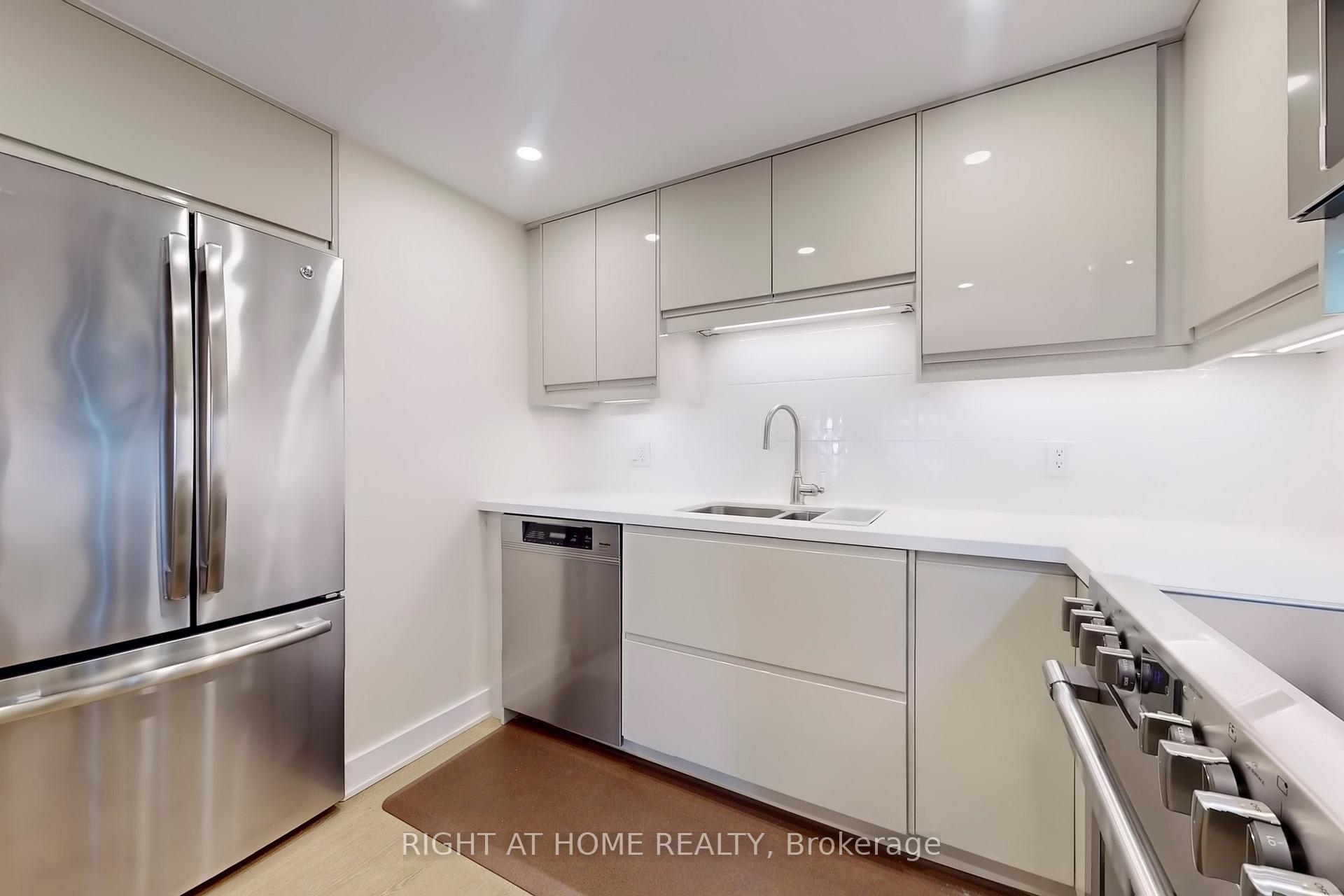 Property Photo:  25 The Esplanade N/A 2316  ON M5E 1W5 