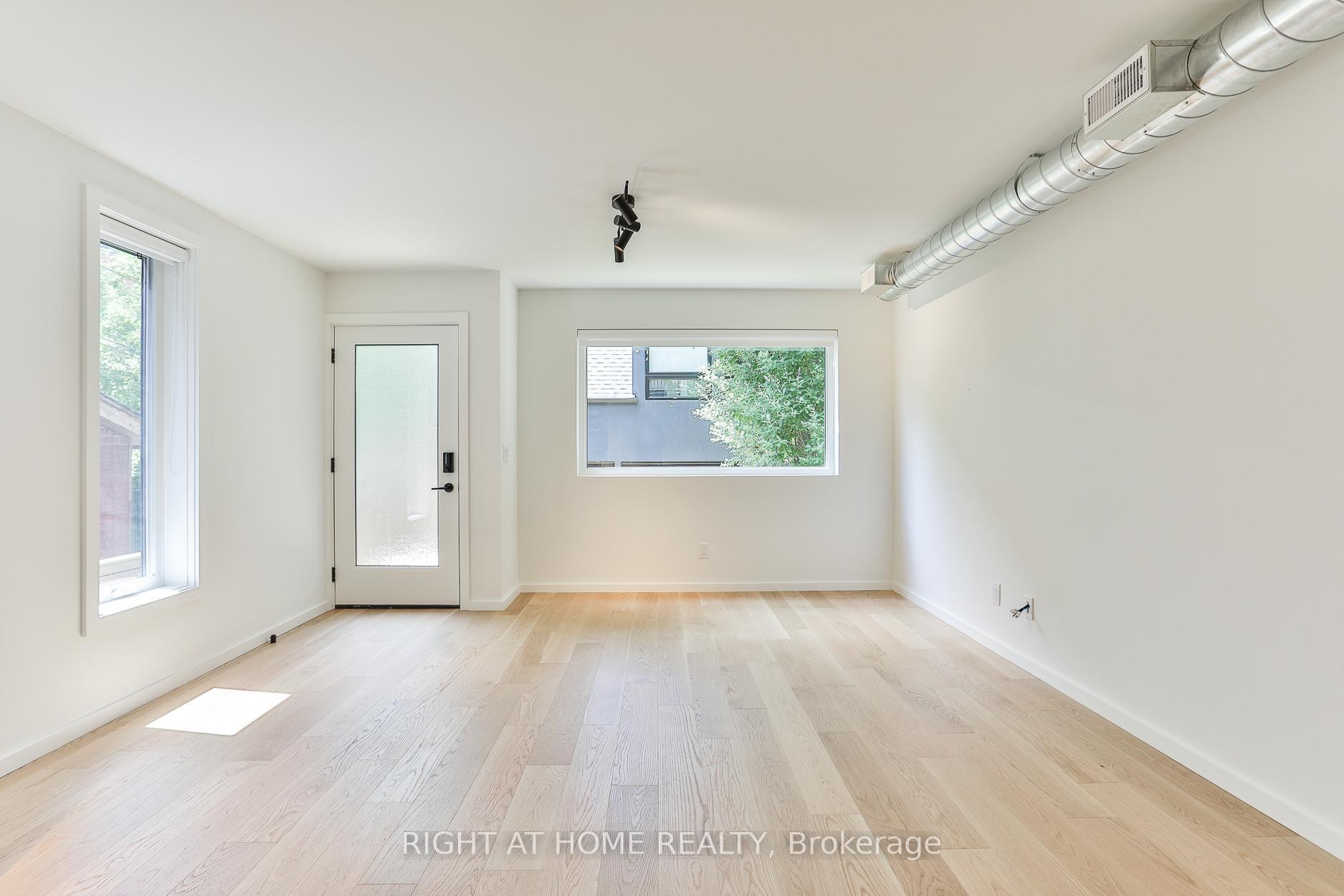 Property Photo: 74 Dovercourt Road 2 ON M6J 3C3