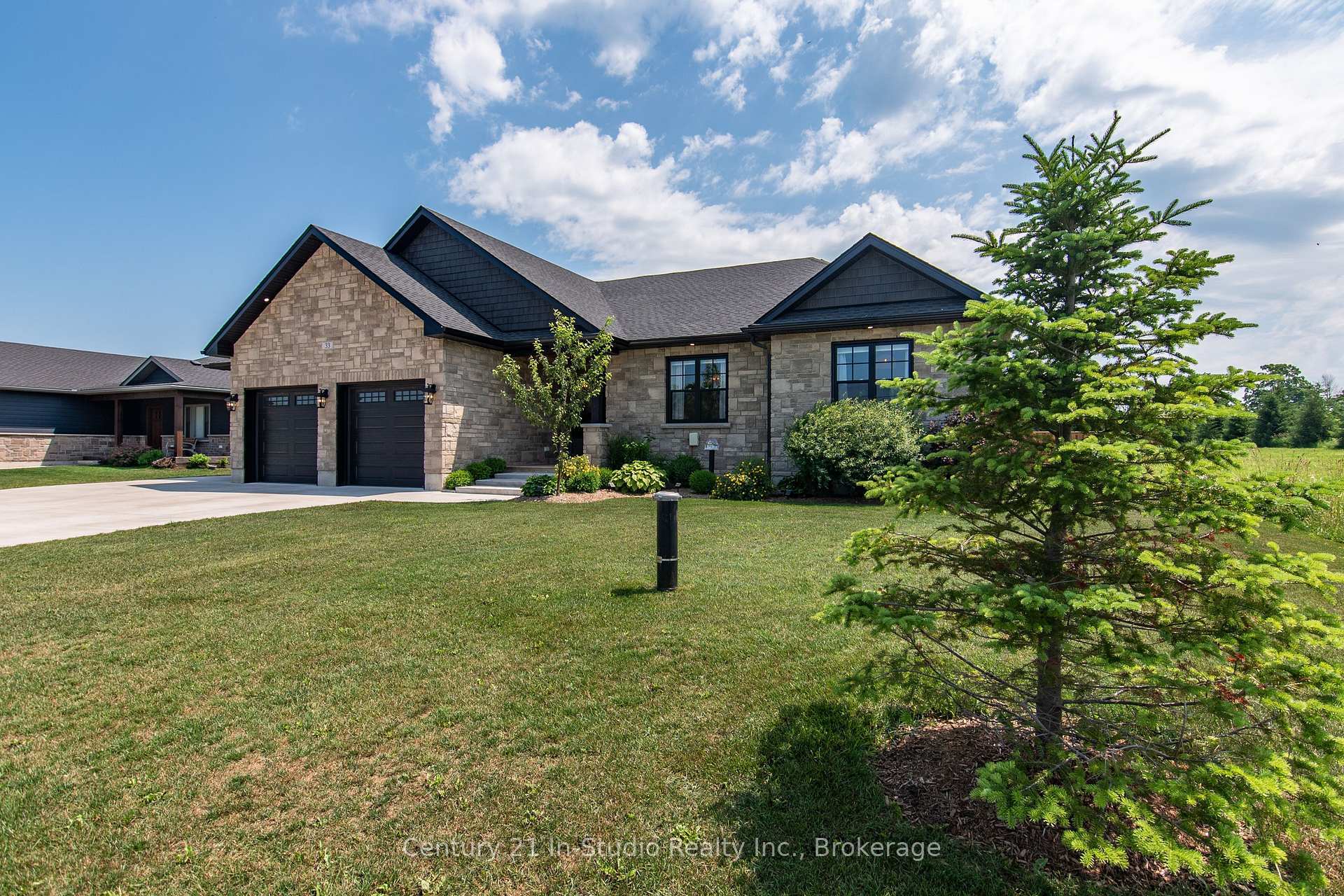 Property Photo: 33 Nickason Drive ON N0H 1A0