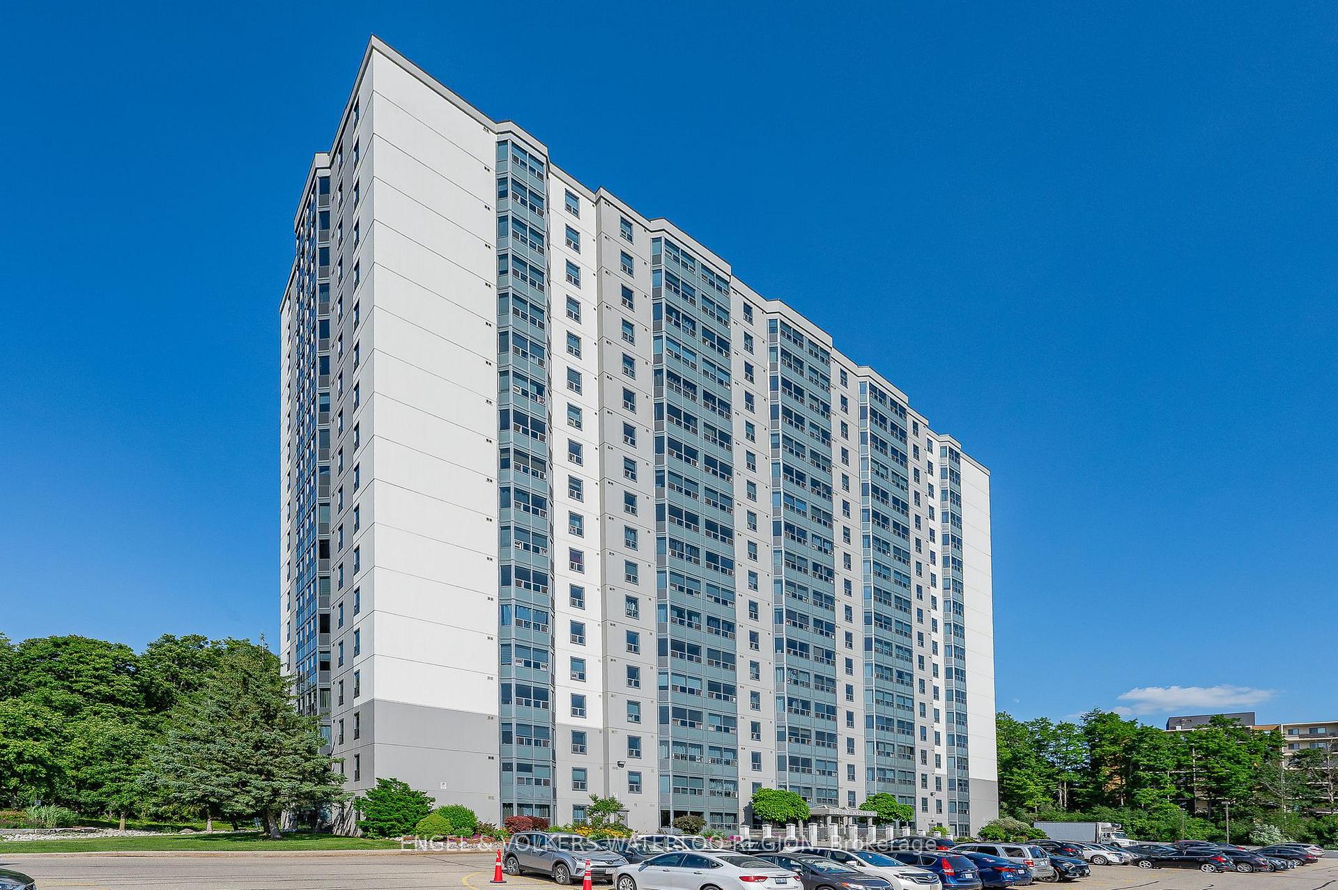 Property Photo: 55 Green Valley Drive 1701 ON N2P 1Z6