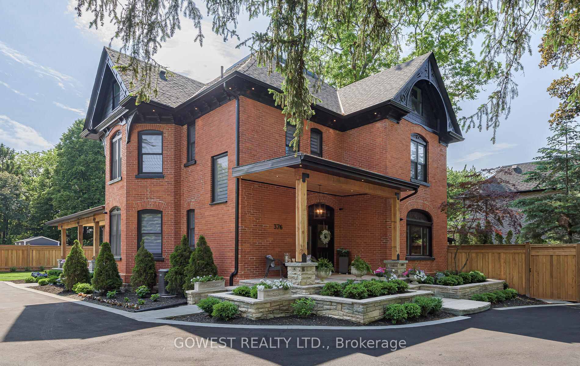 Photo de la propriété: 376 Chartwell Road ON L6J 4A3