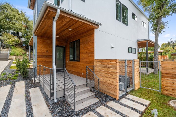 Property Photo:  900 S 2nd Street 18  TX 78704 