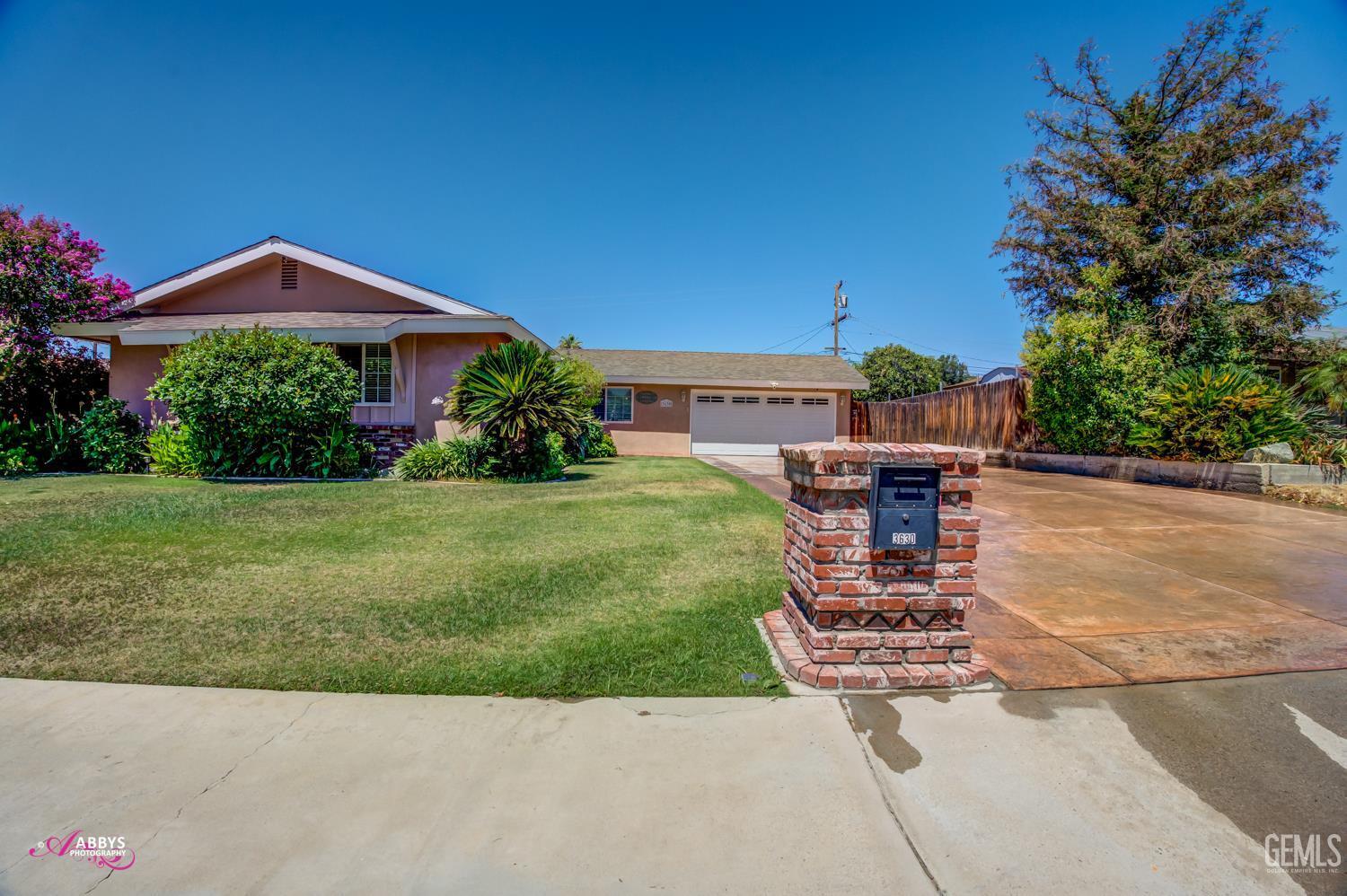 Property Photo:  3630 Redlands Drive  CA 93306 