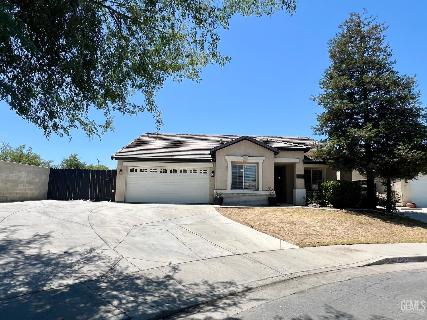 Property Photo: 9903 Turfway Park Court CA 93312